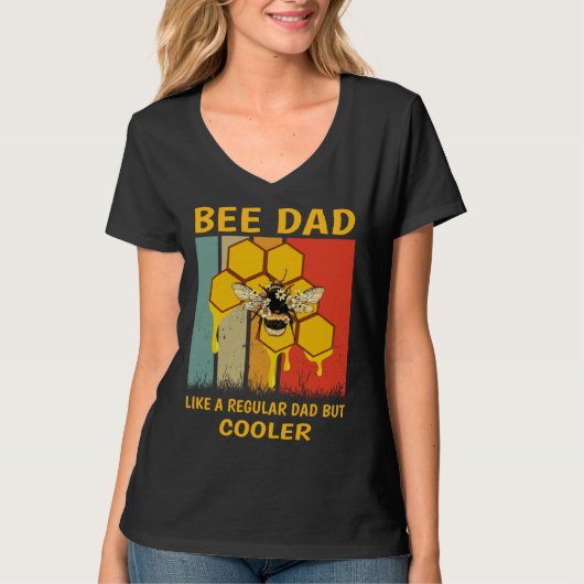 Beekeeper Bee Dad Honey Like A Regular Dad But Coo Tシャツ (正面)