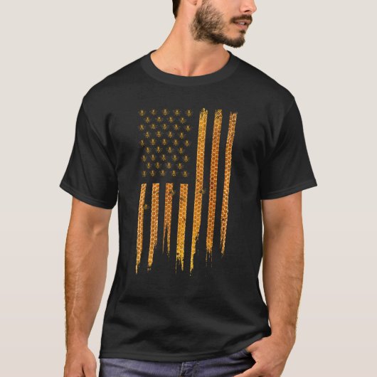 Beekeeping American Flag Honeycomb Honey Bees Beek Tシャツ (正面)
