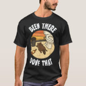 Been There Done That Drunk Racoon Funny Bathroom D Tシャツ (正面)