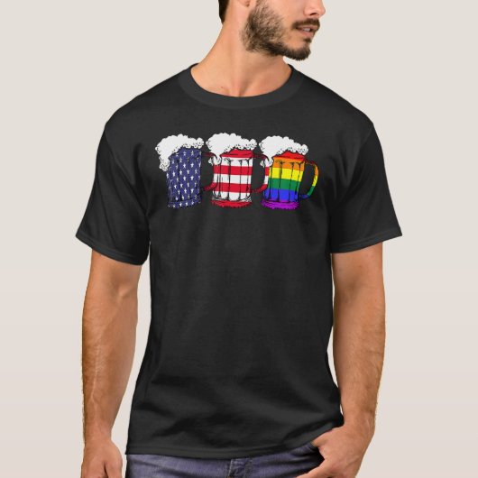 Beer American Flag Drinking Gay Pride Lesbian LGBT Tシャツ (正面)