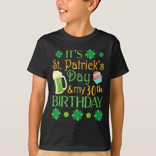 Beer Cake &amp; Shamrocks It's St Patrick Day &amp Tシャツ (正面)