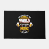 Beer Drinker Everyone is a Few Drinks Behind Birth ドアマット (正面)