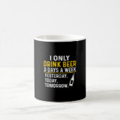 Beer Drinker I Only Drink Beer Birthday コーヒーマグカップ (中央)