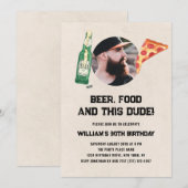 Beer Dude Photo Man Funny 30th Birthday 招待状 (正面/裏面)