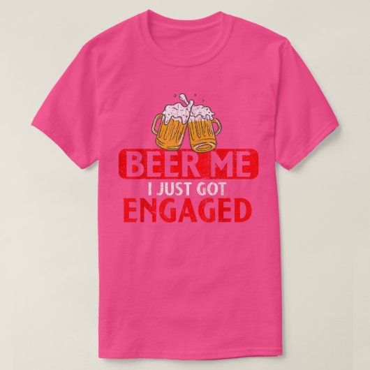 Beer me I just 得婚約したおもしろい Presen Tシャツ (デザイン正面)