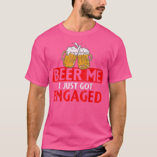 Beer me I just 得婚約したおもしろい Presen Tシャツ