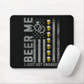 Beer Me I Just 得婚約したヴィンテージAmerican Flag マウスパッド (マウス)