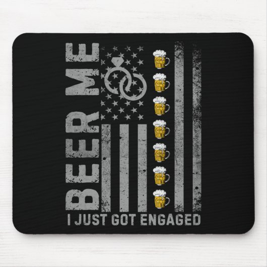 Beer Me I Just 得婚約したヴィンテージAmerican Flag マウスパッド (正面)