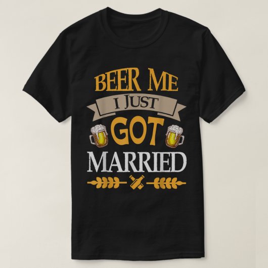 Beer Me I Just 得 Happyの結婚したBeer 結婚 Drin Tシャツ (デザイン正面)