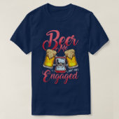 Beer me I Just Got Engaged Couple Engagement Party Tシャツ (デザイン正面)