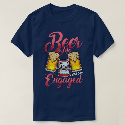 Beer me I Just Got Engaged Couple Engagement Party Tシャツ (デザイン正面)