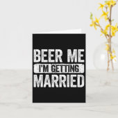 Beer Me I'Getting Marshed Groomバチュラーパーティ1 カード (黄色い花)
