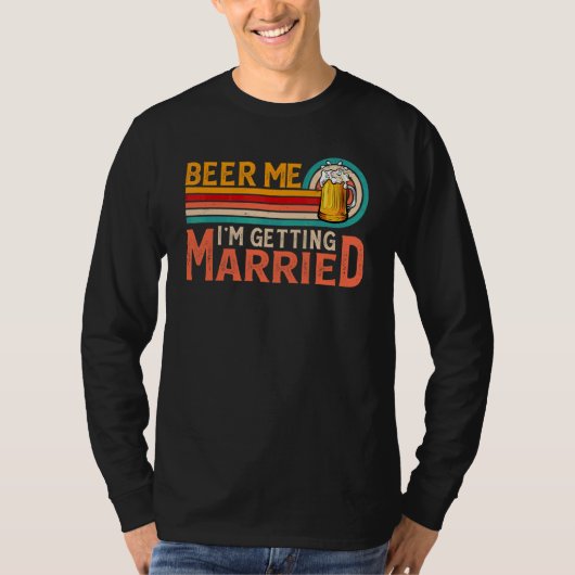 Beer Me I'm Getting Married Bride Groom Bachelor P Tシャツ (正面)