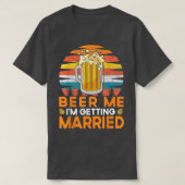 Beer Me I'm Getting Married Bride Groom Bachelor P Tシャツ (デザイン正面)