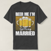 Beer Me Im Getting Married Funny Bachelor Party Me Tシャツ (デザイン正面)