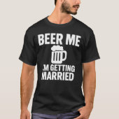 Beer Me I'm Getting Married Funny Bachelor  Tシャツ (正面)
