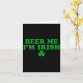 Beer Me I'm Irish Shamrock, Funny St Patricks Day  カード (黄色い花)