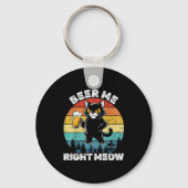 Beer Me Right Meow Funny Cat Drinking Humor  キーホルダー (正面)