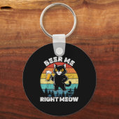 Beer Me Right Meow Funny Cat Drinking Humor  キーホルダー (正面)