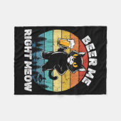 Beer Me Right Meow Funny Cat Drinking Humor  フリースブランケット (正面(横))
