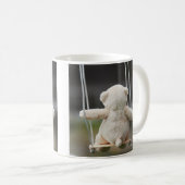 Beer op Schommel in beweging. コーヒーマグカップ (正面右)