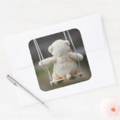 Beer op Schommel in beweging. スクエアシール (封筒)