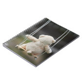 Beer op Schommel in beweging. ノートブック (左側)