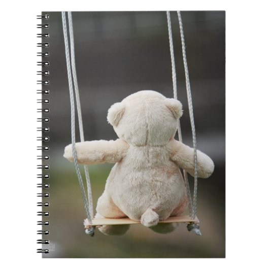 Beer op Schommel in beweging. ノートブック (正面)