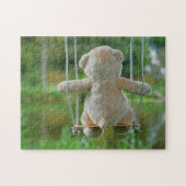 Beer op schommel vanaf de rug. ジグソーパズル (横)