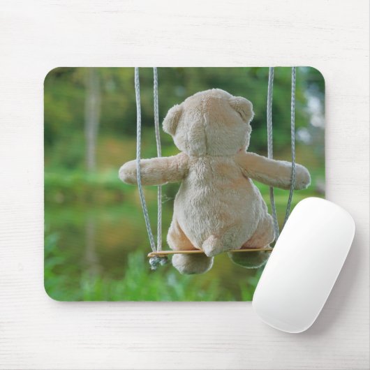 Beer op schommel vanaf de rug. マウスパッド (マウス)