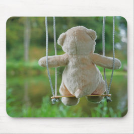 Beer op schommel vanaf de rug. マウスパッド