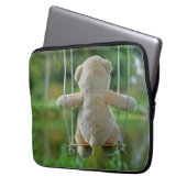 Beer op schommel vanaf de rug. ラップトップスリーブ (正面左)