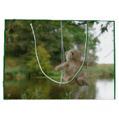 Beer op schommel vanaf de rug. ラージペーパーバッグ (裏面)