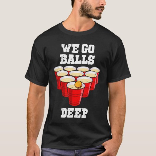 Beer Pong we go balls deep party beer pong Tシャツ (正面)