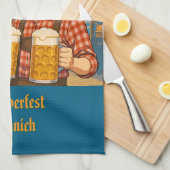 Beer tasting during Oktoberfest in Munich, Germany キッチンタオル (四つ折り)