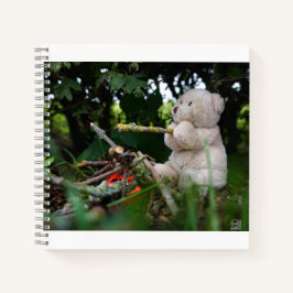 Beertje dat bij kampvuur zit. ノートブック