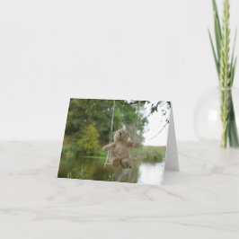 Beertje op schommel aan boom サンキューカード