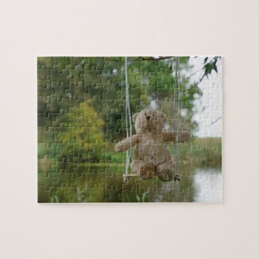 Beertje op schommel aan boom ジグソーパズル (横)
