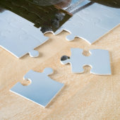 Beertje op schommel met bewolkte blauwe lucht. ジグソーパズル (側面)