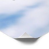 Beertje op schommel met bewolkte blauwe lucht. ポスター (コーナー)