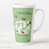 BEESとLadyBugs - Art by LeahG 救 The Bees カフェラテマグ (右)