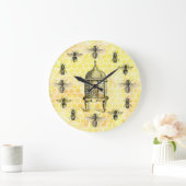 Bees and Antique Beehive on Honeycomb Clock ラージ壁時計 (ホーム)