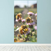 Bees collect pollen from wildflowers on the farm キャンバスプリント (インサイチュ (ウッドフロア))