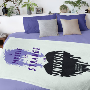 Beetlejuice Lydia "Strange and Unusual" Graphic フリースブランケット