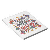 Behind Every Great Child Is An Amazing Mother ノートパッド (アングル)