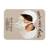 Beigeハート写真結婚式の日付を保存 マグネット (横)