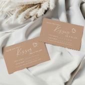 Beigeミニマリスト何人のキスシャワーゲームカード プレイスカード