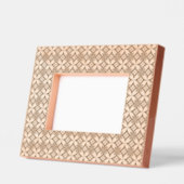 Beige and Brown Retro circular shapes レーザー彫刻フレーム (左)