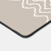Beige And White Squiggly Chevron Zigzag Pattern デスクマット (コーナー)