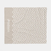 Beige And White Squiggly Chevron Zigzag Pattern フリースブランケット (正面(横))